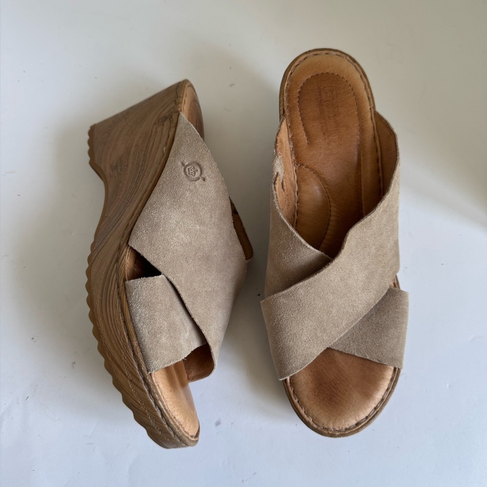 Born® Nora Handcrafted Suede Wedge Sandal Size 8 - Picture 13 of 16